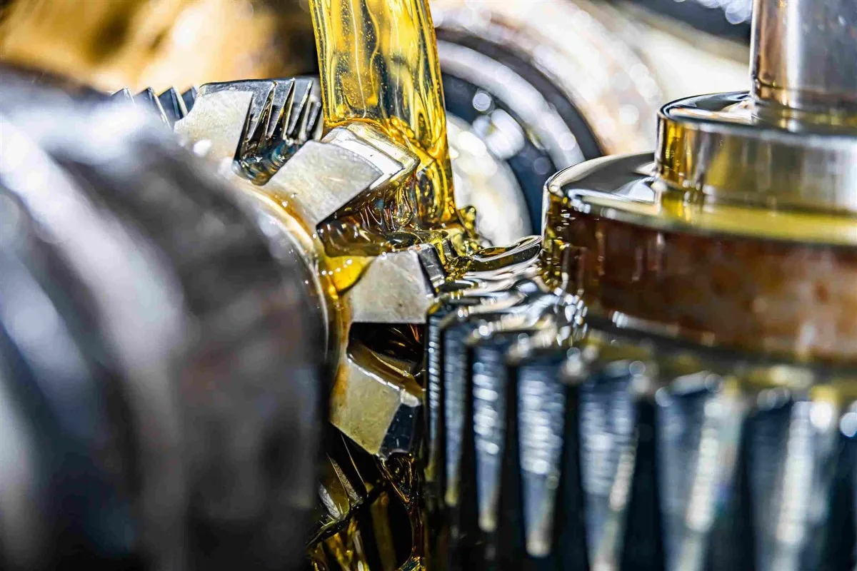 making-gears-gear-cutting-machine-machine-oil-cools-cutting-process-gear-wheel-with-modular-cutter1 making-gears-gear-cutting-machine-machine-oil-cools-cutting-process-gear-wheel-with-modular-cutter1